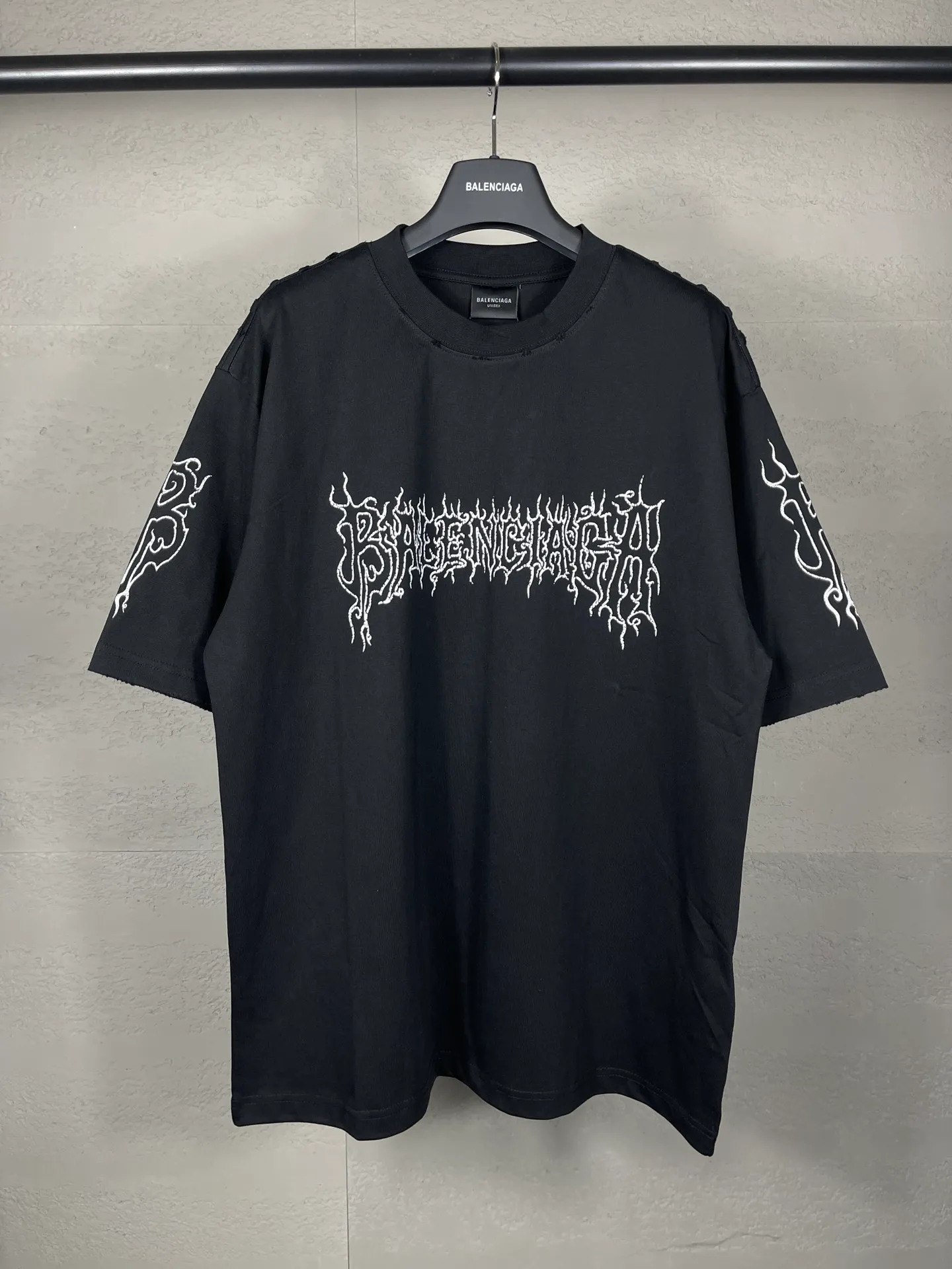 【 . Quality】BALENCI*GA/ .2024New Arrival LOGO T 。 . Authentic ， ！ ZP 。 260 ， . ， ，。 。Classic LOGO ， ， 。 . ， ， ， OS . Same Style ：BL 233303 ：Black，White，Yellow， Size：XS L